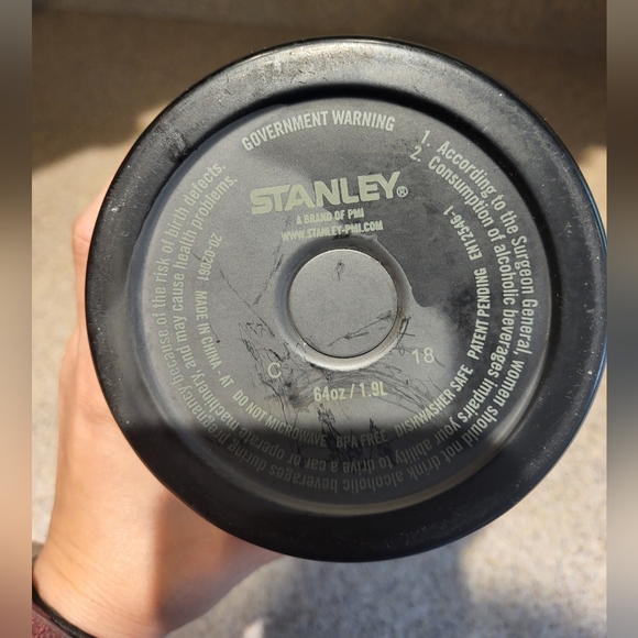 Stanley Classic Black Easy-Pour Growler With Handle, 64 Ounce - Picture 6 of 8